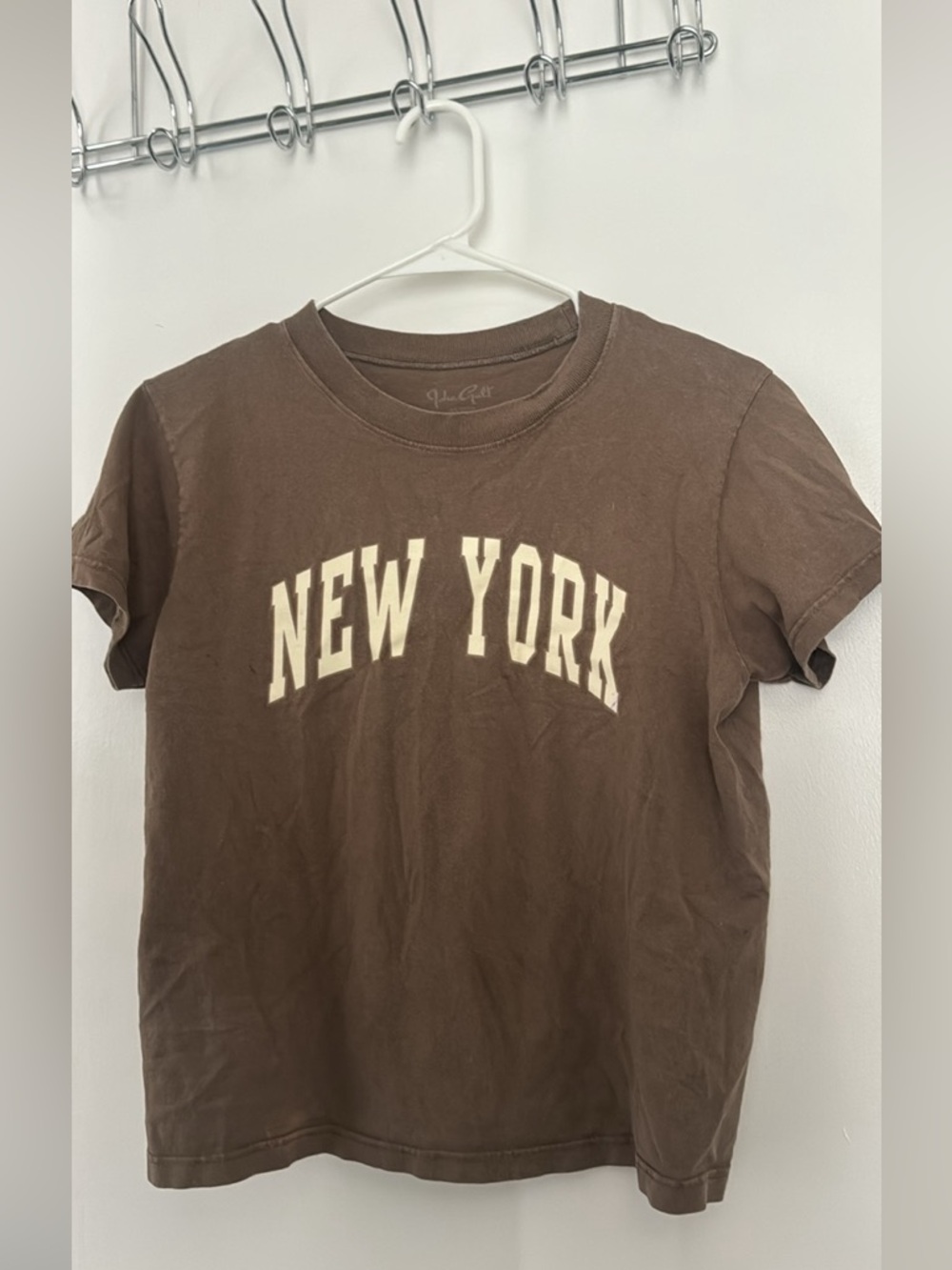 NEW YORK Graphic Tee in Brown with Cream Text